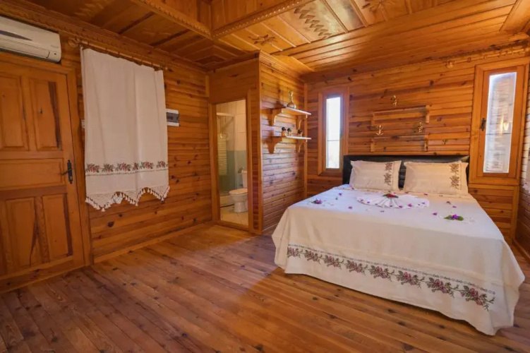 Dort Mevsim Butik Otel
