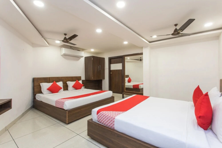 OYO 8977 Hotel Rajnandani Residency