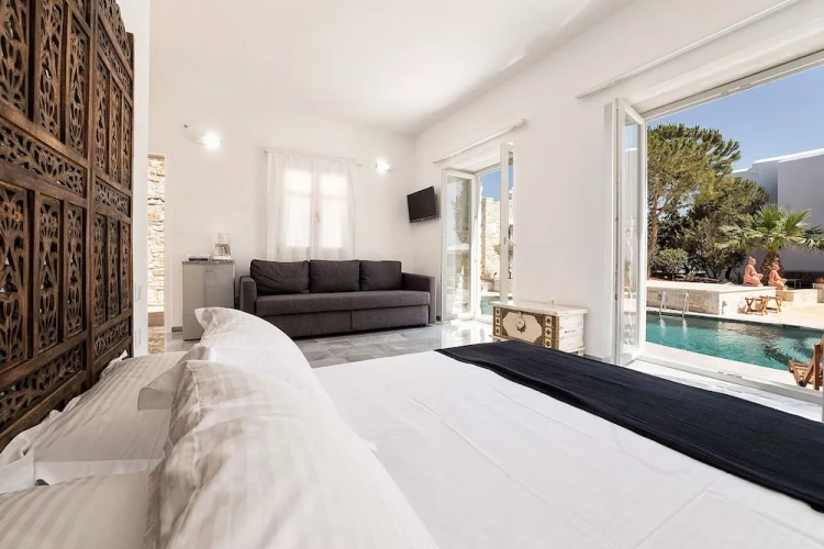 1 Bedroom Luxury Suite with pool view
