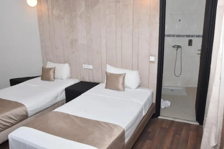 Cadé Hotel