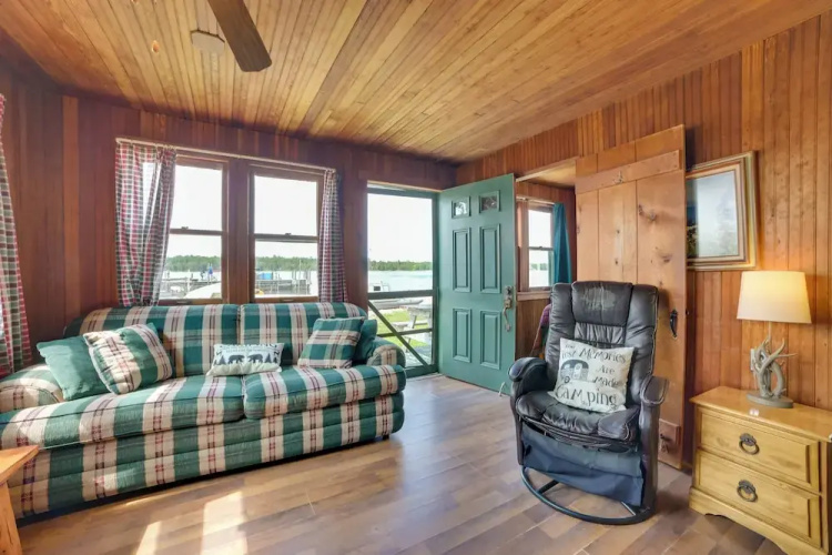 Beach & Dock Access: Upper Peninsula Cabin Retreat