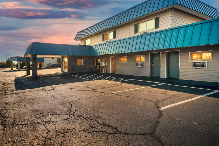 Days Inn by Wyndham Moosic