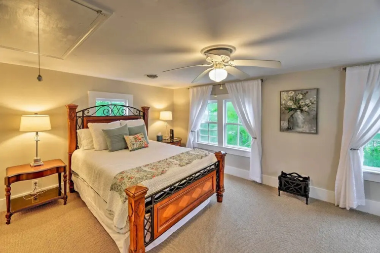 New Bern Home w/ Yard, Grill + Walkable Location