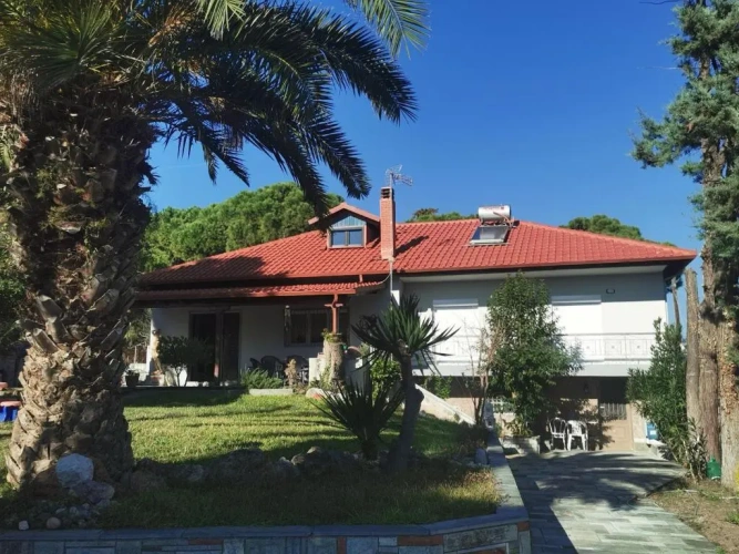 4 Bedrooms Cottage