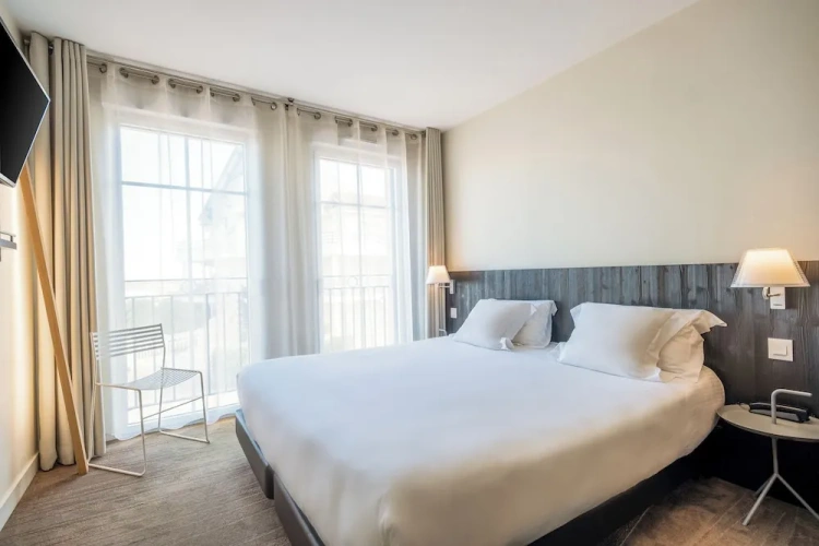 Superior Double room with city view