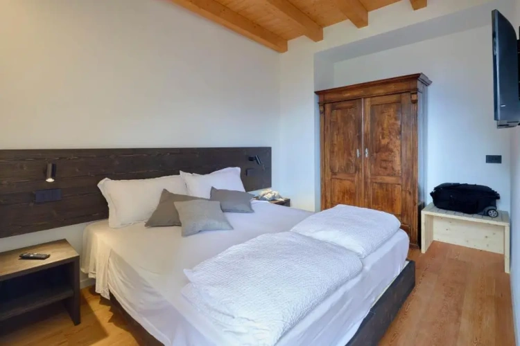 Standard Triple room with view