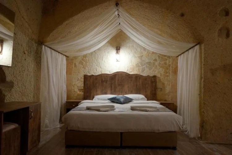 Superior Cave (with Large Bath) Double room