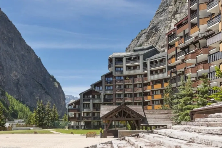 Apartment with balcony and with mountain view