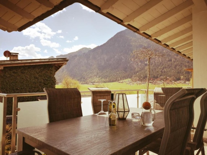 Apartment with mountain view