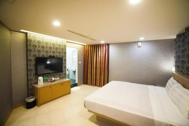 Love Hotel