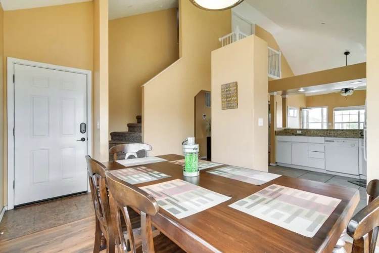 3 Bedrooms Apartment