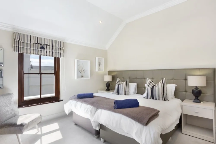 2 Bedrooms Quadruple Cottage