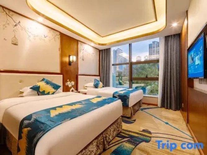 Deluxe Suite