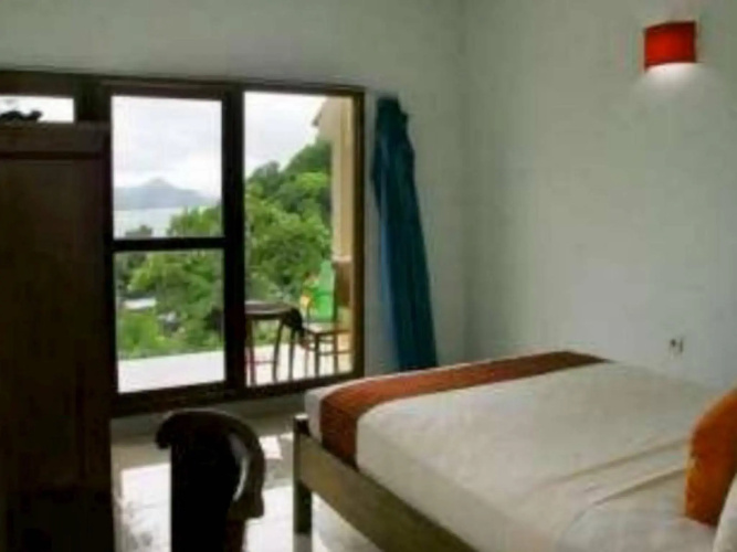 CF Komodo Hotel