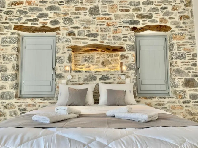 Standard Triple room with view