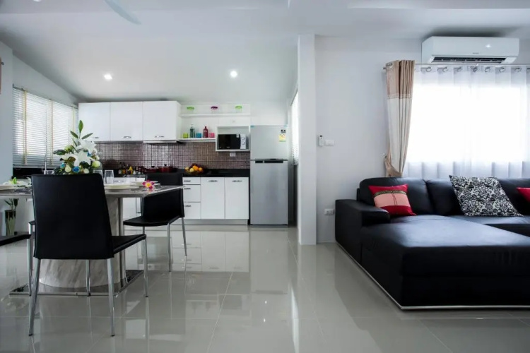 BaanPromphun Pool Villa by BV