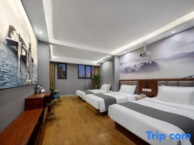 Standard Triple room
