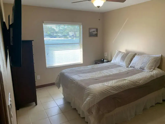 King BED Hottub Palm Coast