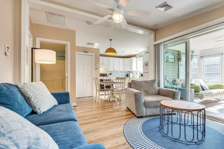 Charming Coastal Cottage w/ Pool Access!