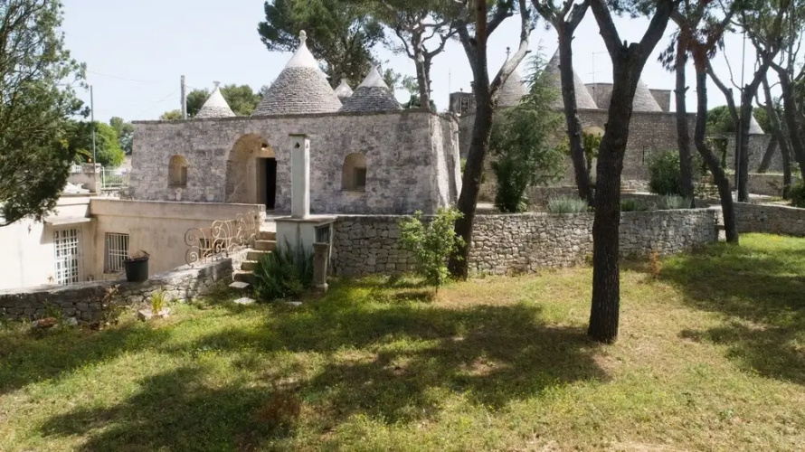 Trullo Bosco Selva Fasano by Typney