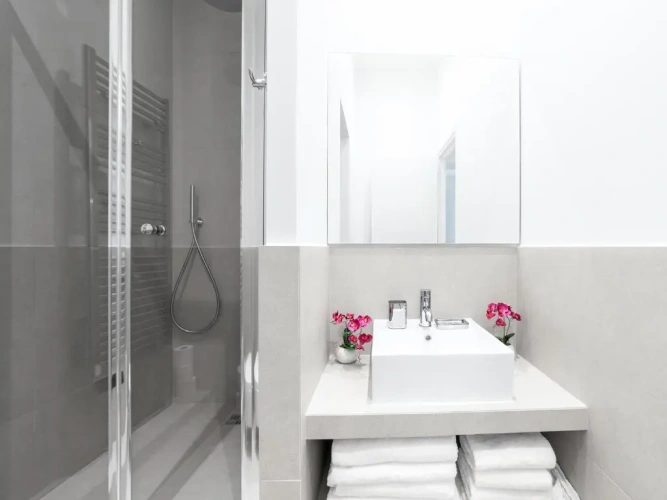 4 Bedrooms Apartment