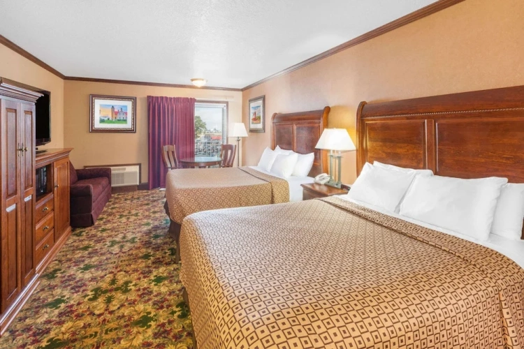 Deluxe Quadruple room with balcony and with lake view