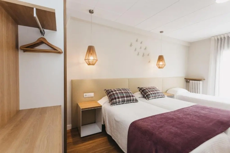 Standard Triple room