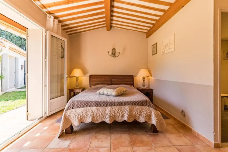 Jade En Provence