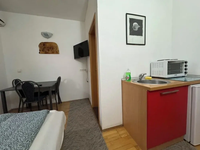 Deluxe Studio