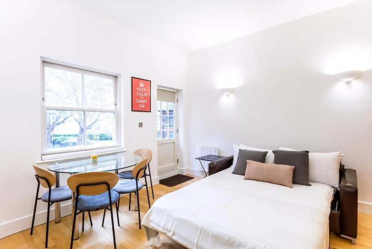 Bright & Comfortable Angel Apartment