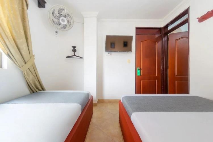 Standard Triple room
