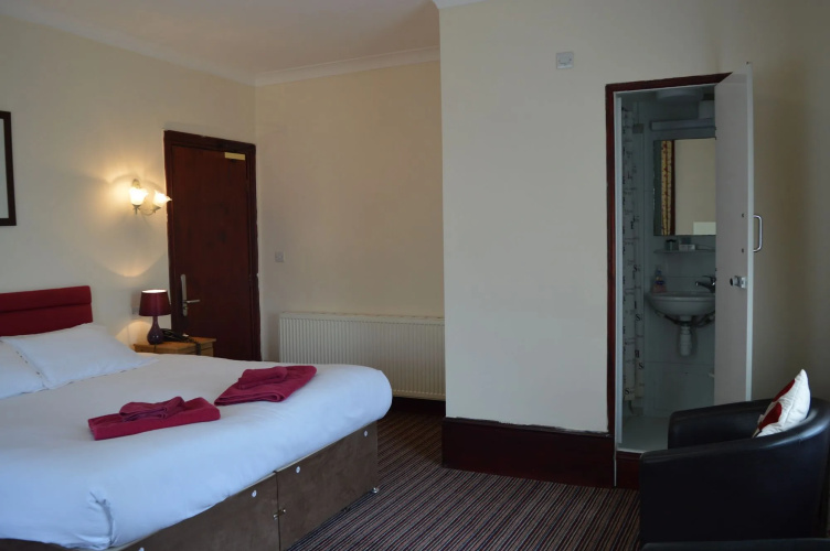 The Globe Hotel