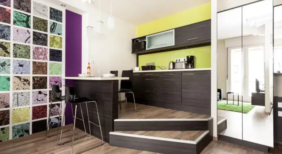 CenterStudio with balcony in downtown
