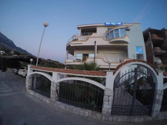 Apartment with sea view