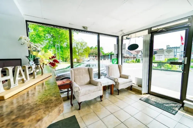 6032 Persepolis Inn