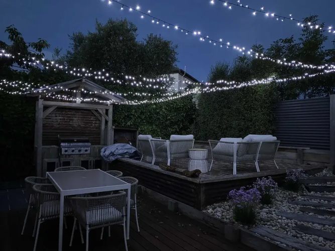 Lovely 3-bed With Alfresco Dining in Prime Suburb