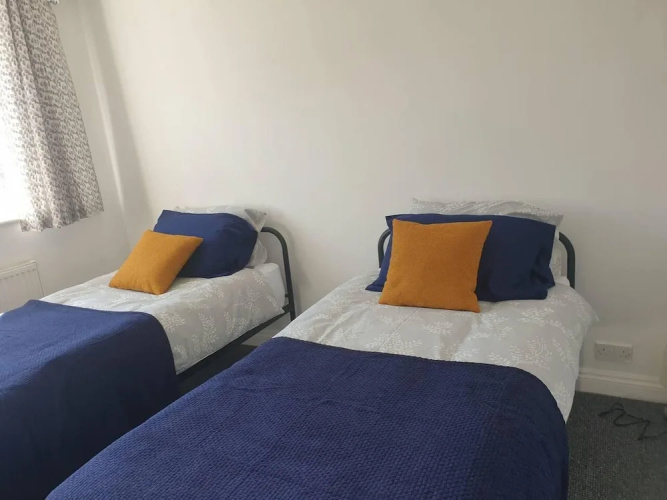 3 Bed House With Parking in Lighthorne Heath