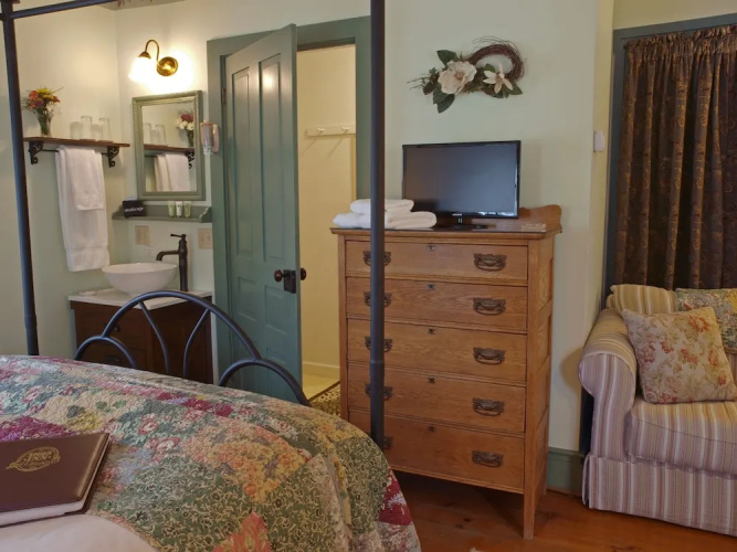 1825 Inn Bed and Breakfast