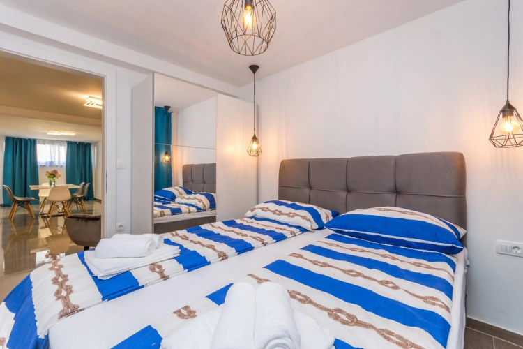 Apartment Jakov with pool