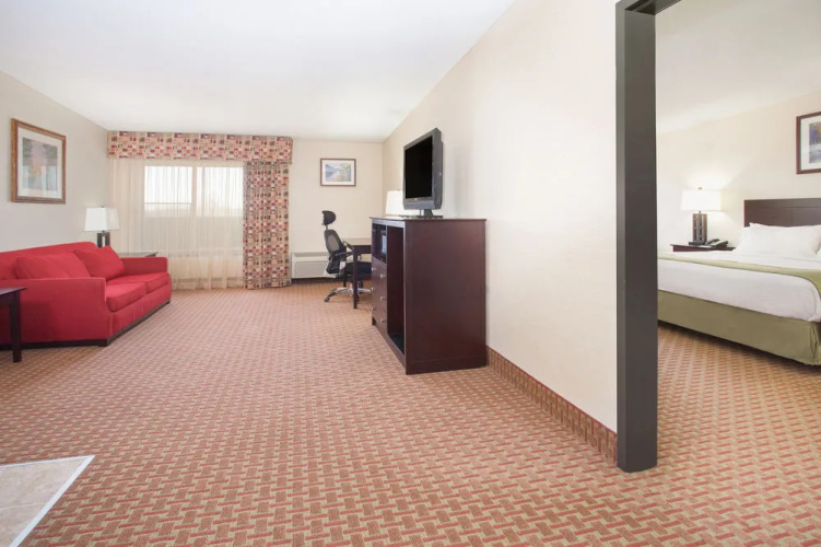 Holiday Inn Minot Riverside