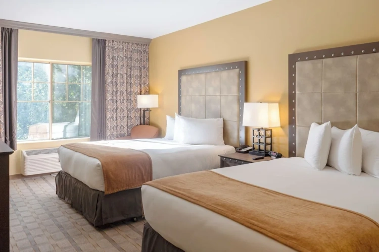 Deluxe Quadruple room