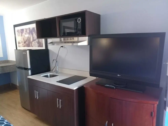 Deluxe Quadruple Studio