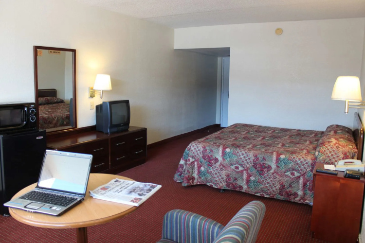 Rhode's Motor Lodge