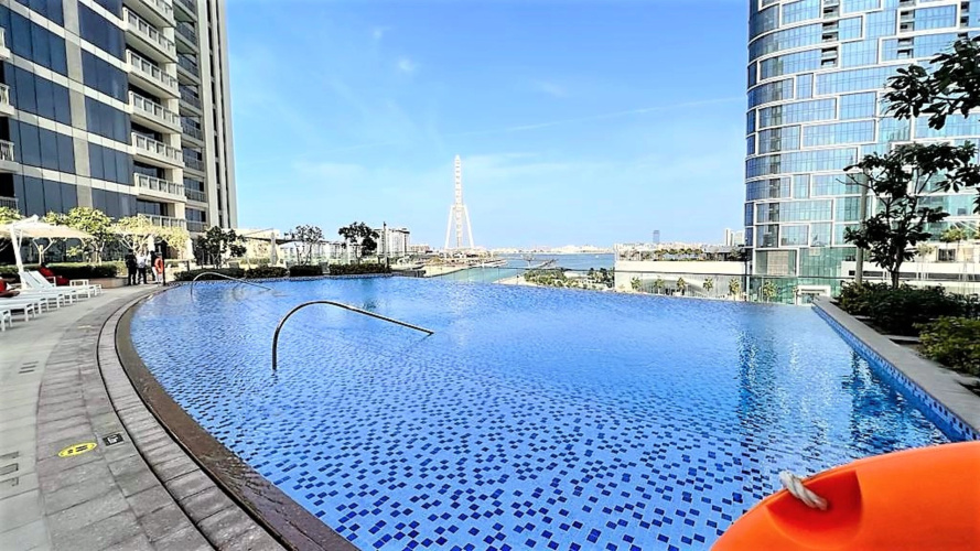 Stunning apartment beach front with balcony Dubai Marina