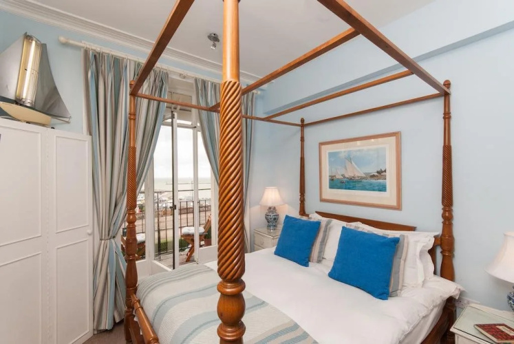 Royal Harbour Hotel