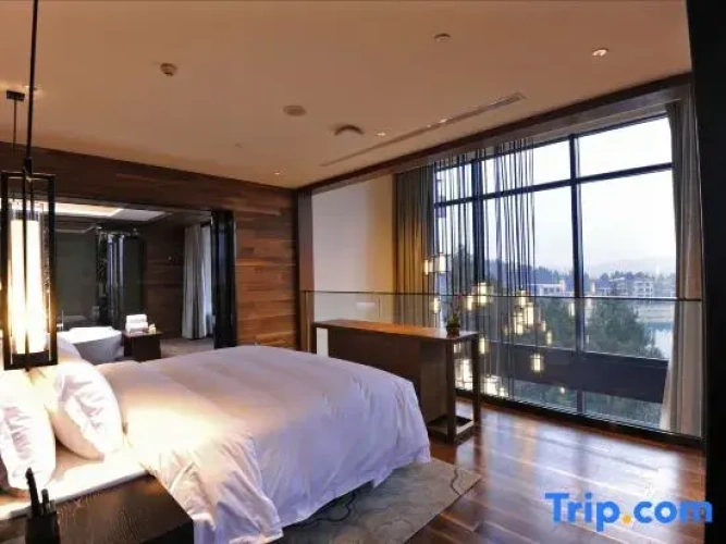Double Suite with lake view