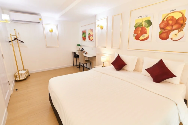 2 Bedrooms Apartment
