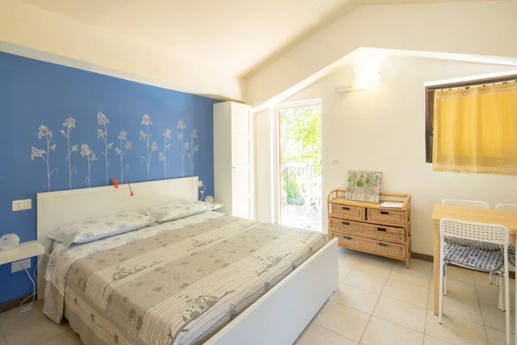 Family Studio with garden view