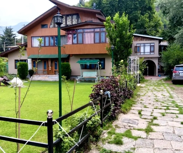 4 Bedrooms Standard room with balcony