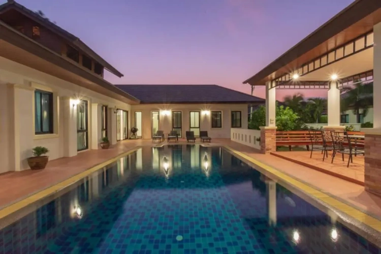 4 Bedrooms Cottage